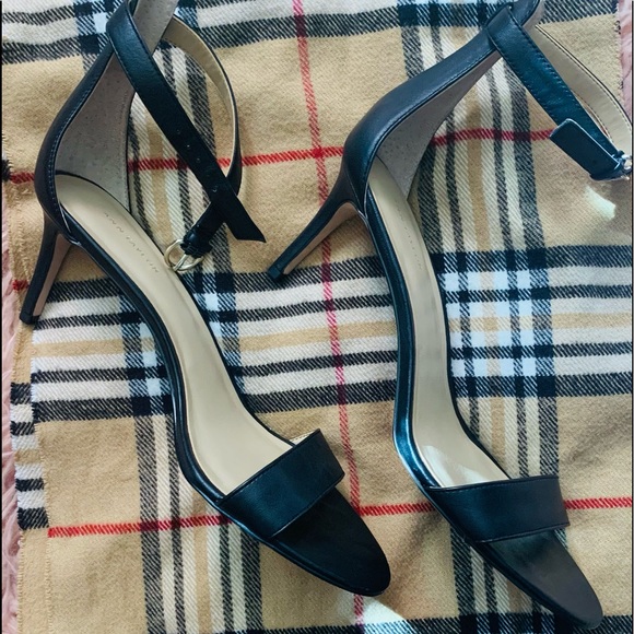 Ann Taylor - Picture 2 of 11